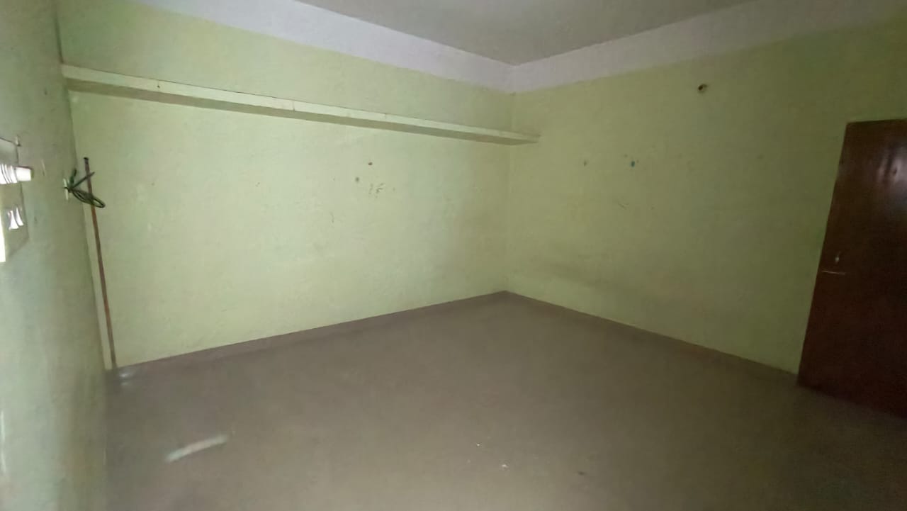 Unfurnished 5 bhk in Hatigaon for Rent